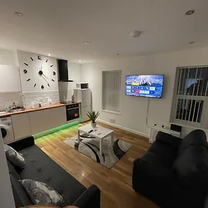 Central Serviced - Two Bedroom Apartment Cardiff