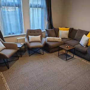 Newly Renovated 2-bed Apartment Bath